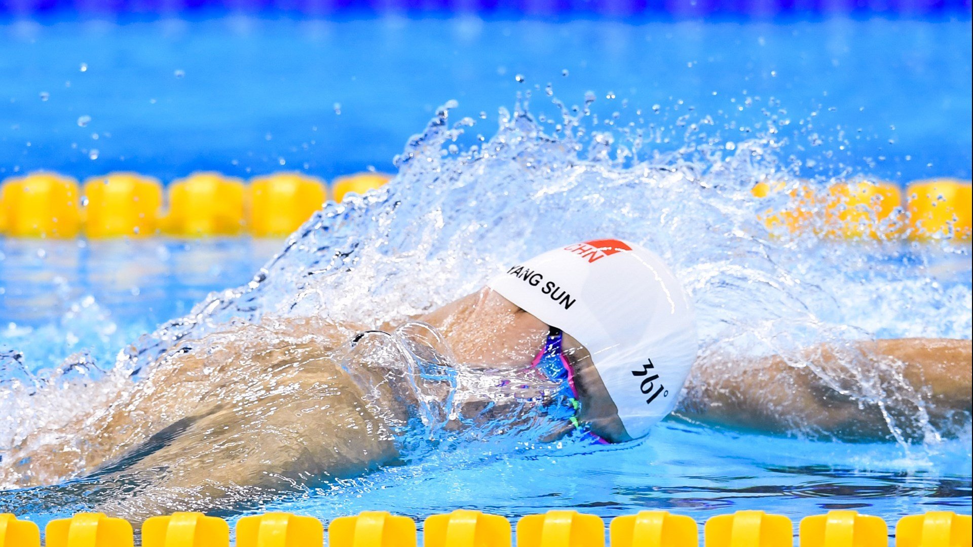 赛道上的星辰，伊萨克在F1街道赛之夜展现巨星价值